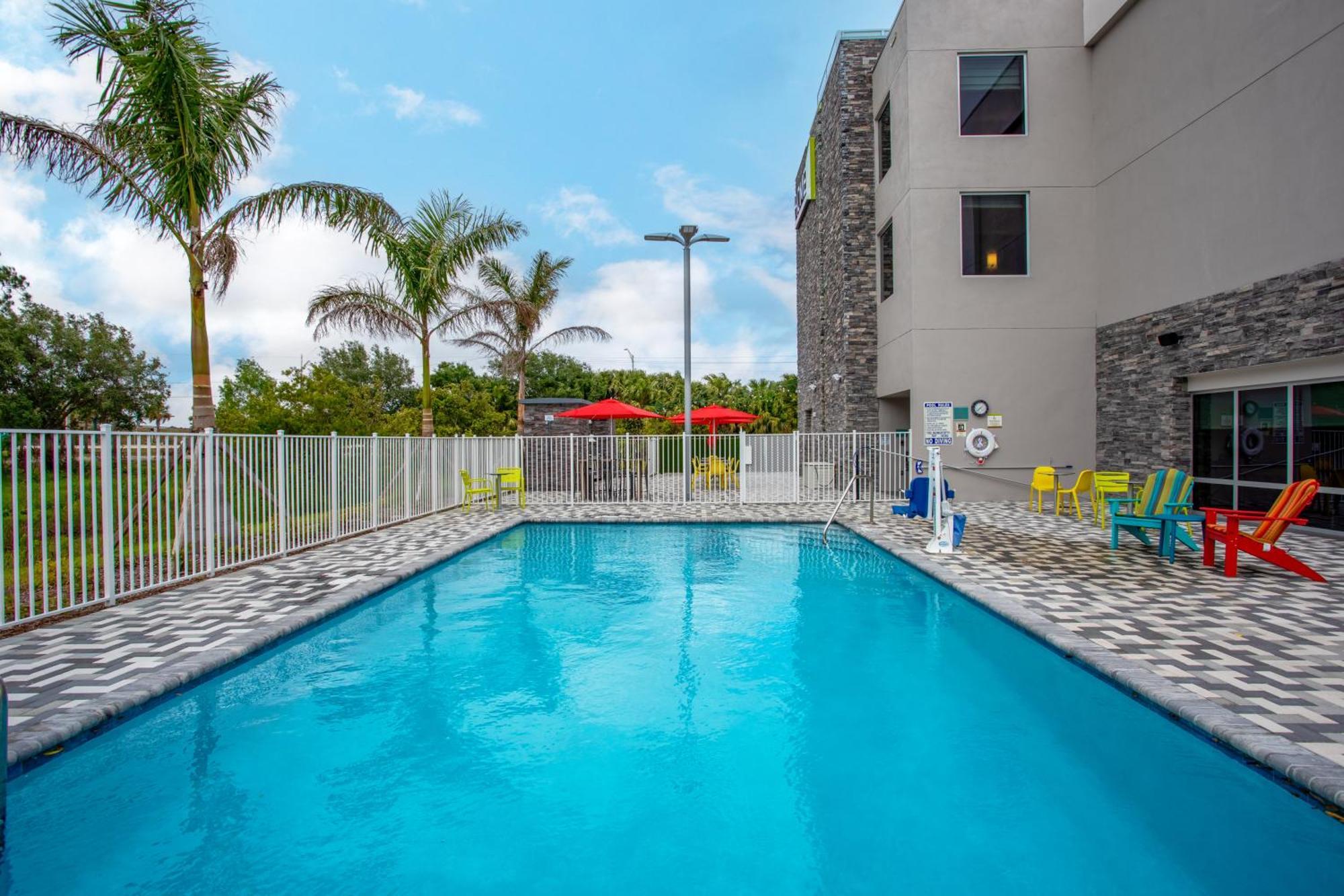 Home2 Suites By Hilton Vero Beach I-95 West Vero Corridor Exterior photo